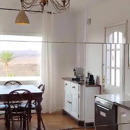 בית נופש Ocean - Volcano House *