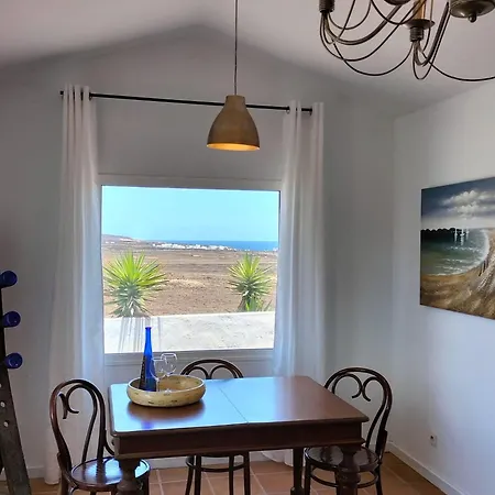 Ocean - Volcano House בית נופש