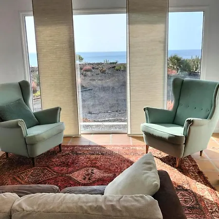 Ocean - Volcano House בית נופש *