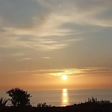 Ocean - Volcano House * Teguise (Lanzarote)